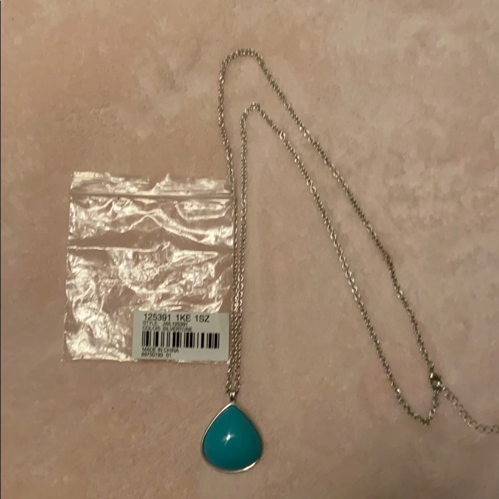 🔴 NIP Liz Claiborne Silver Necklace